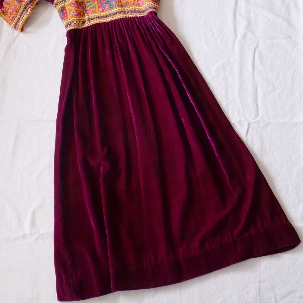 Beautiful rare 70s velvet‎ a embroidered maxi dress - Picture 9 of 11